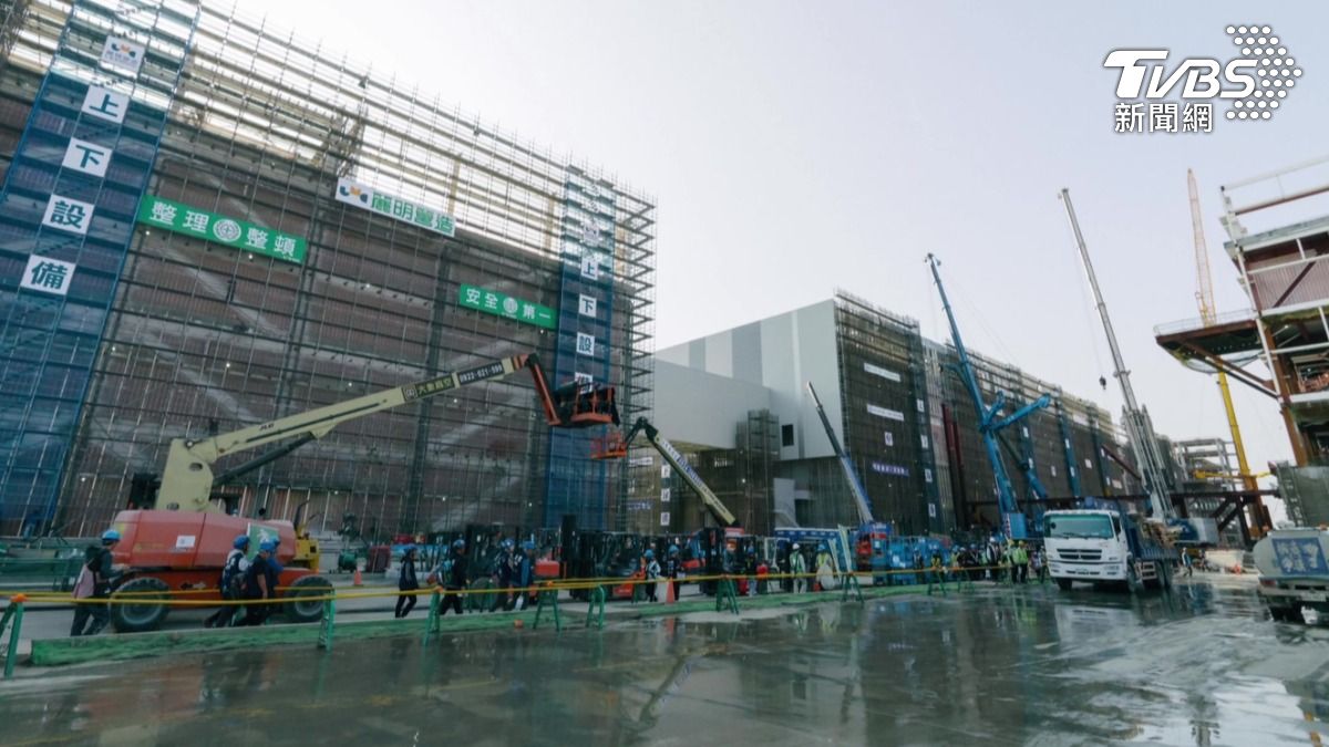 台積電拓展全球製造足跡,在台灣的投資沒有減少,不只嘉義,新竹、高雄也正在籌備2奈米晶圓廠,強化全台布局的完整性(圖/TVBS)