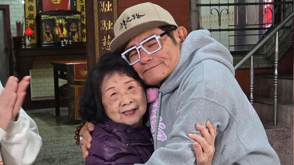阿嬤毒舌嫌「孫子中長得最醜」:竟敢去演藝圈? 資深男星闖出名號打臉