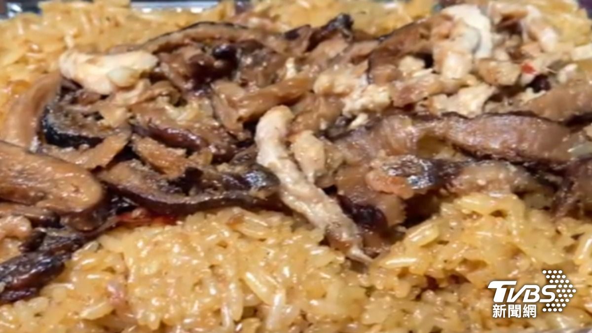 「阿卿熟食」油飯。(圖/TVBS)