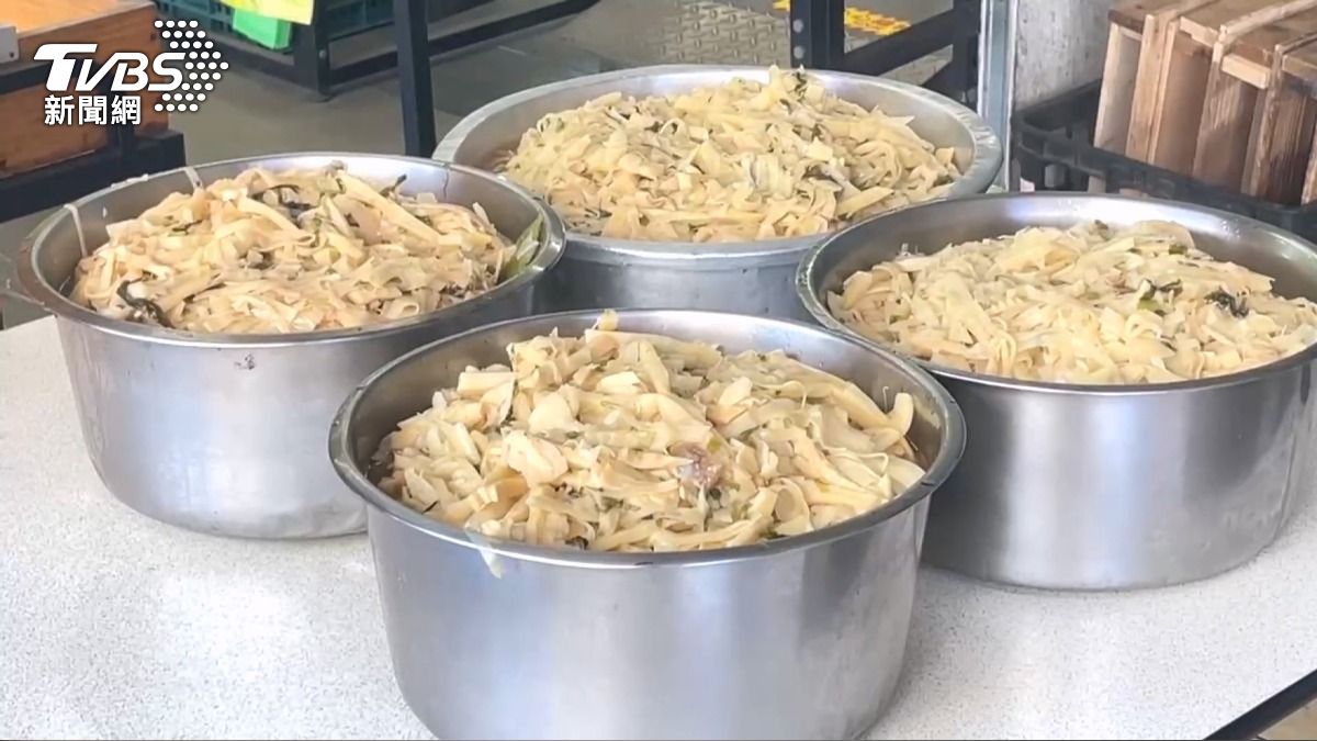 台中滷肉飯「筍絲纏異物」 店家拒回應。(圖/TVBS)