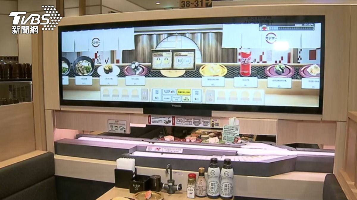 壽司郎全新門市推出巨型螢幕。(圖/TVBS