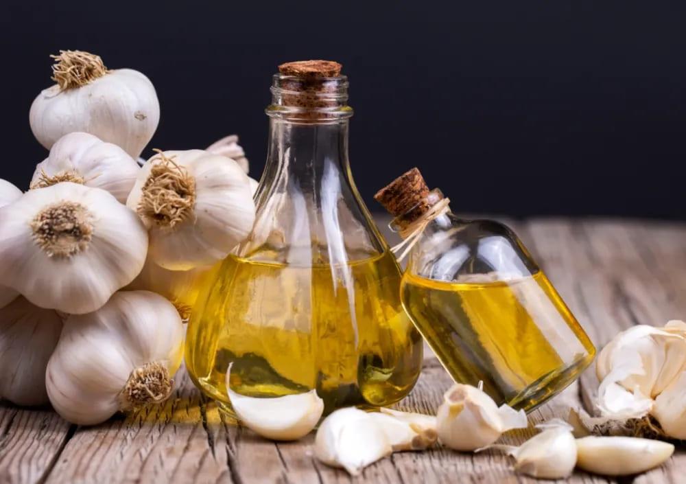 橄欖油不只用來炒菜,也能用在食材熟成與醃漬上。(示意圖/shutterstock達志影像)