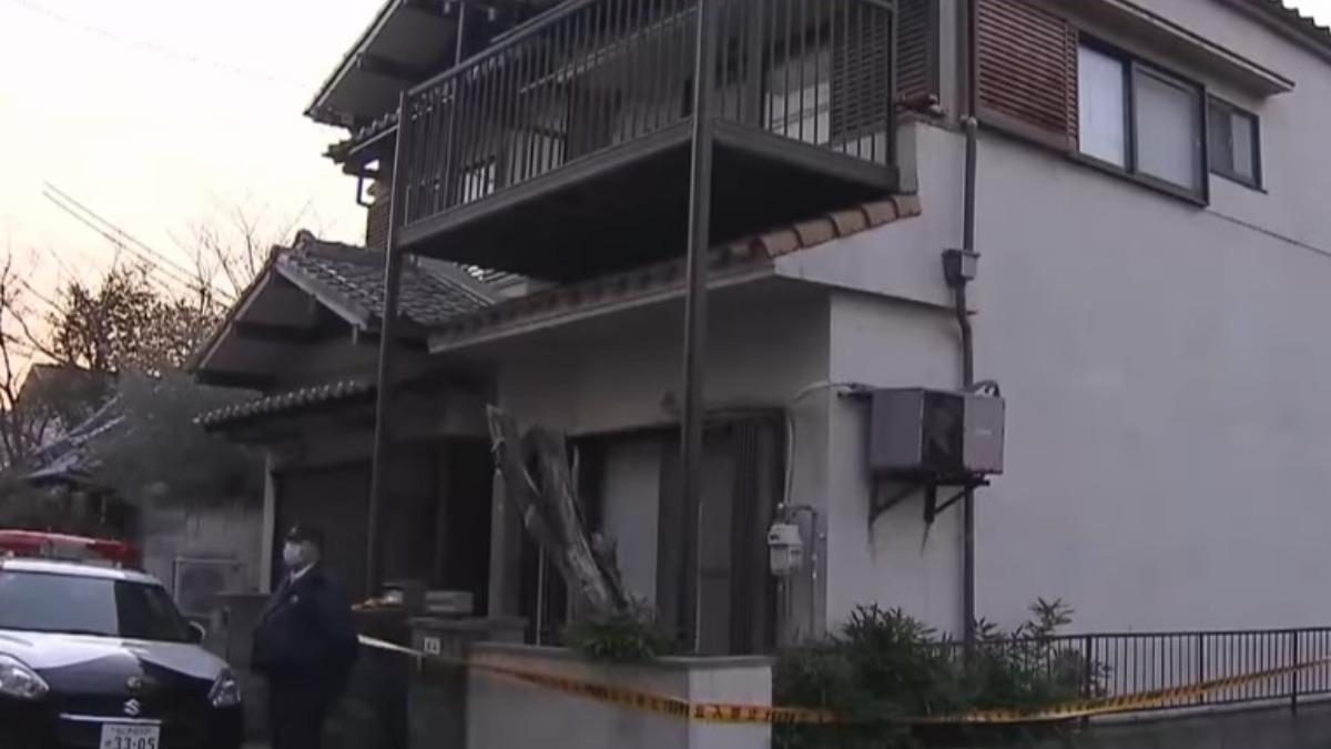 鄰居家堆滿報紙太詭異！他報警驚見「屍體藏浴缸」　疑遭殺害2個月