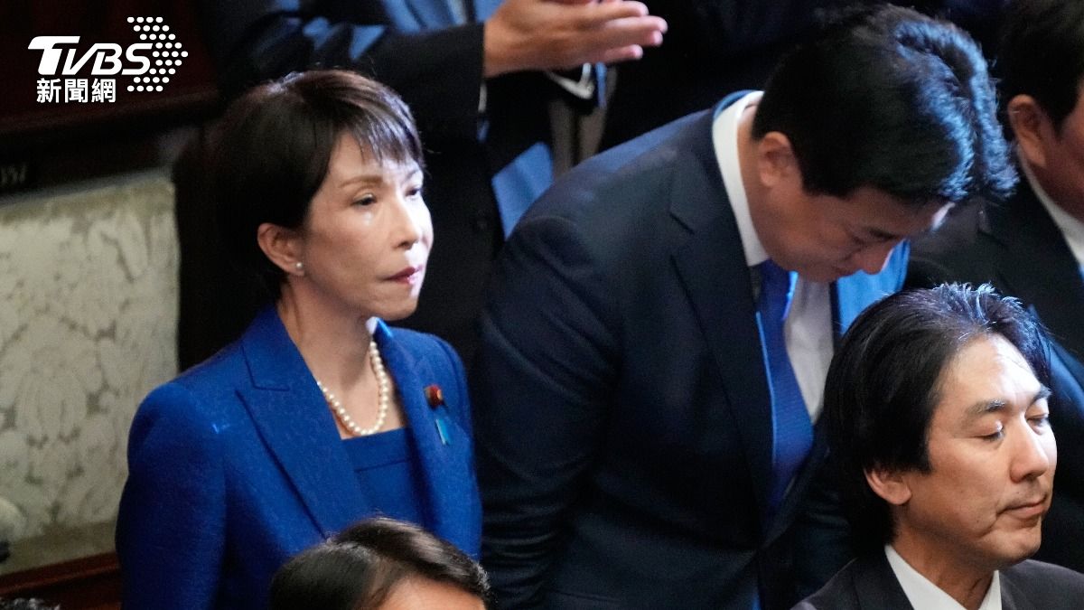 日本眾議院全體會議23日宣布解散眾議院時,首相高市早苗與其他議員在場旁聽。(圖/達志影像美聯社)