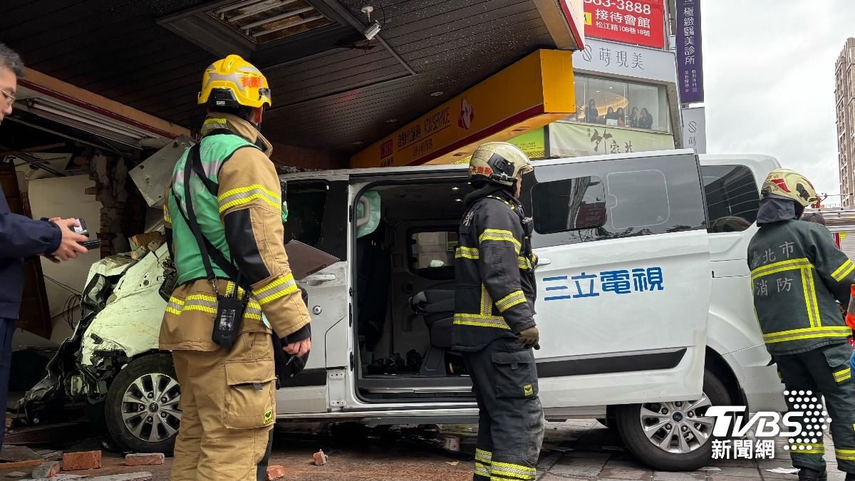 快訊/三立採訪車衝撞銀行釀10傷!電視台發聲道歉 「駕駛出勤狀況」曝光