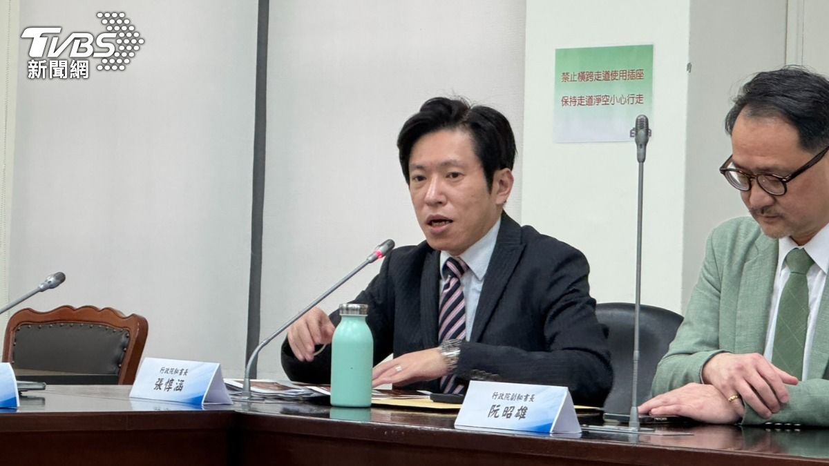 張惇涵反駁傅崐萁稱行政院造謠說法。(圖/陳怡潔攝)