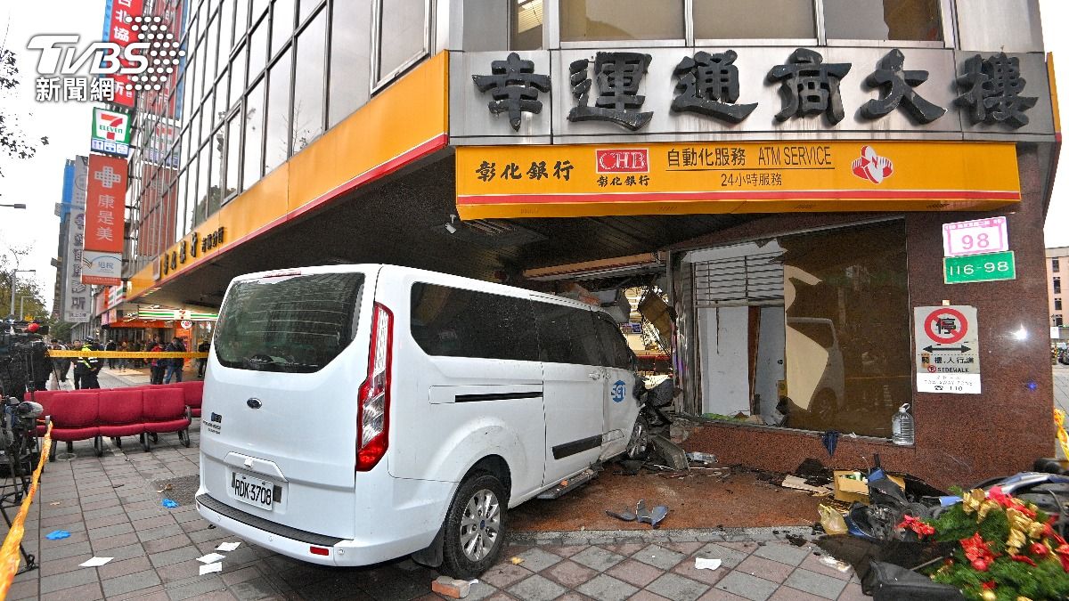 彰銀-彰化銀行-三立-採訪車-車禍-三立電視-銀行-ATM