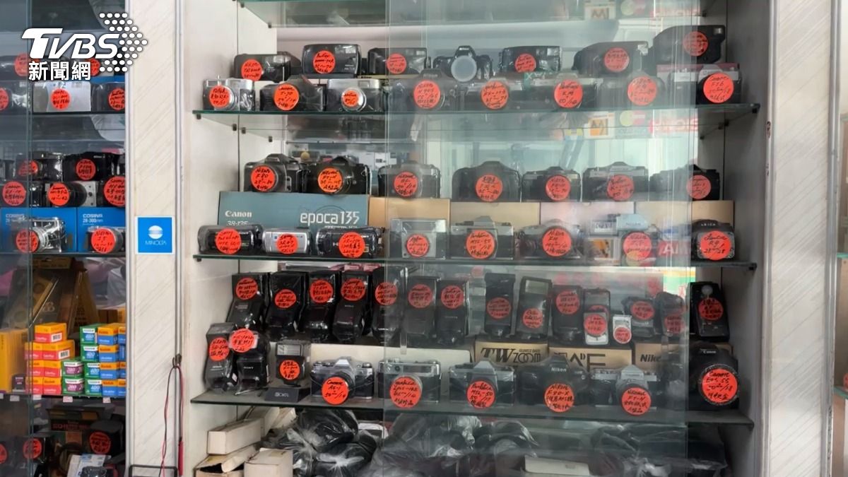 市面上興起一股復古潮流，傳統底片相機成為詐團覬覦的目標。（圖／TVBS）