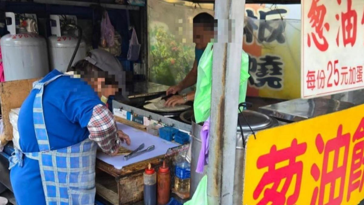 靠蔥油餅餐車維生的夫婦，遭逆子37刀砍死。（圖／翻攝自Google評論）