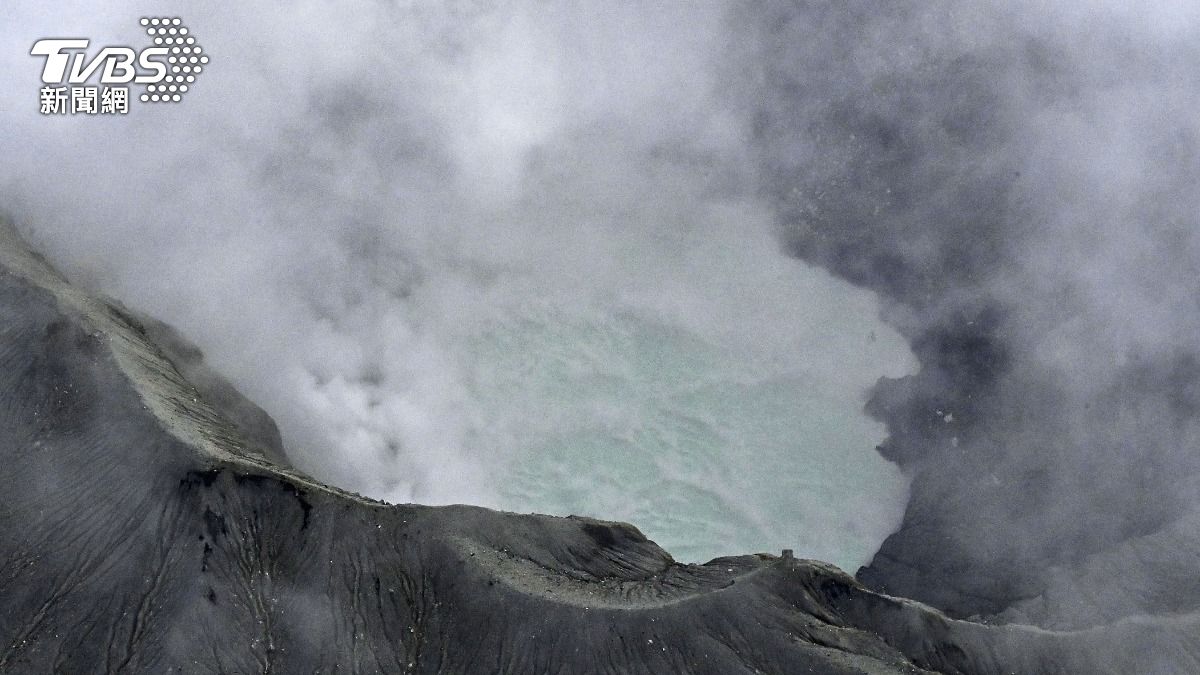 阿蘇火山因冒出有毒火山氣體,搜救隊難以接近。(圖/達志影像美聯社)