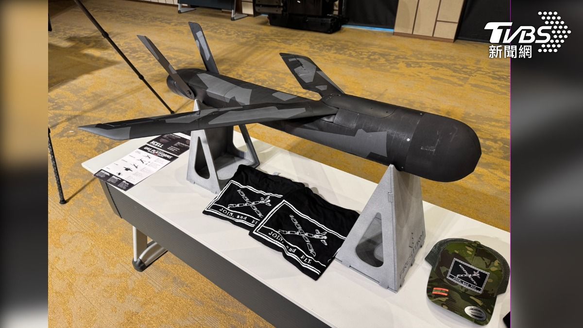 現場展示3架無人機,分別具備偵蒐、打擊能力,這是Firestorm透過3D列印打造的主力無人機。(圖/林恩如攝)