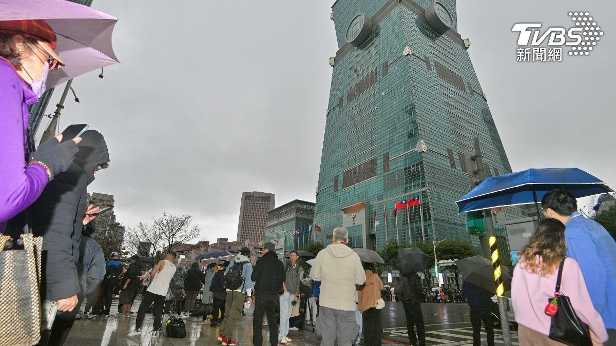 霍諾德赤手攀101延期！網湧入Netflix粉專狂刷4字　明天氣曝光