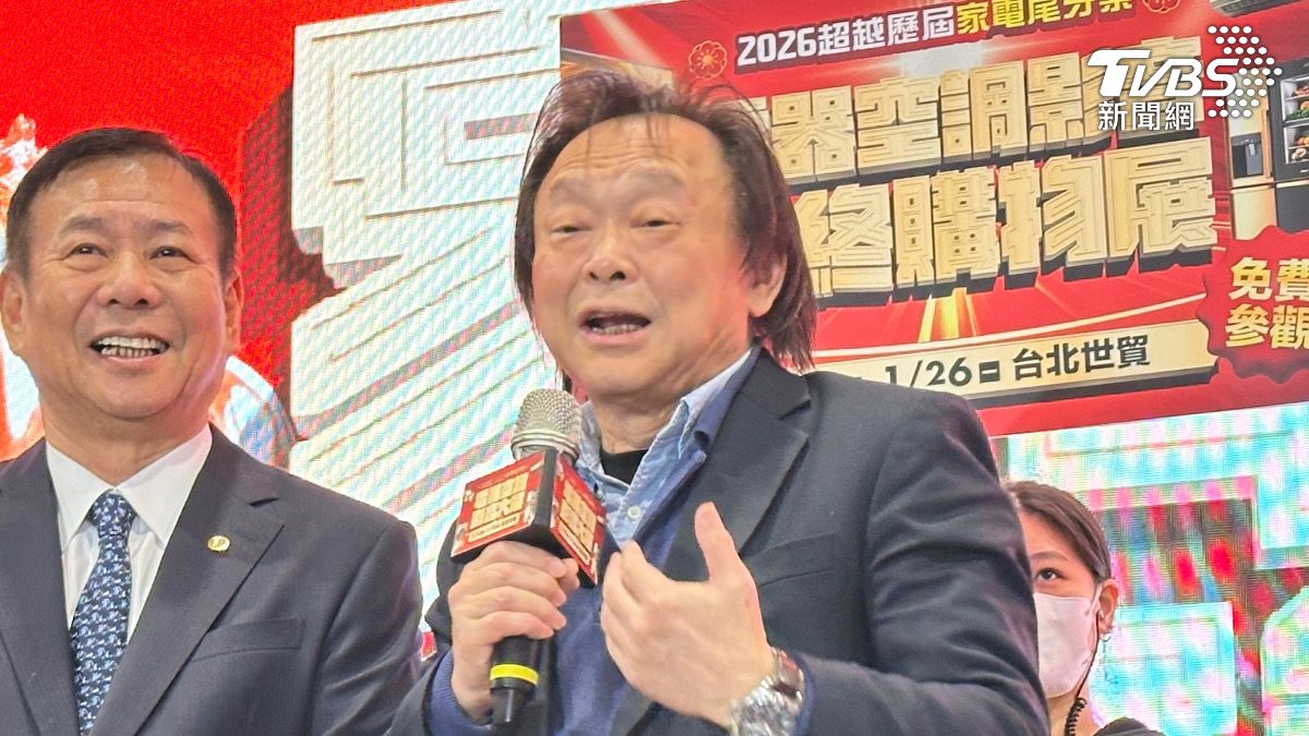 民進黨立委王世堅24日表示，希望綠黨團總召柯建銘能知所進退，交棒給年輕一輩的委員。（圖／潘袁詩羽攝）