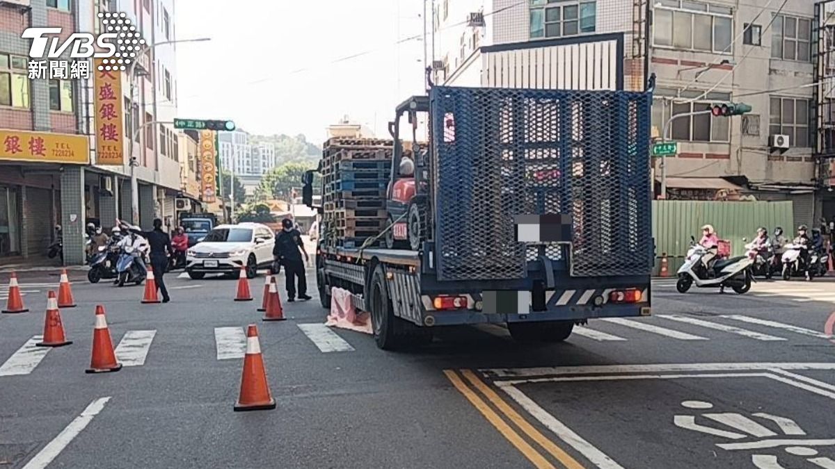 視線死角?彰化婦買菜走斑馬線遭大車捲車底 臟器外露亡