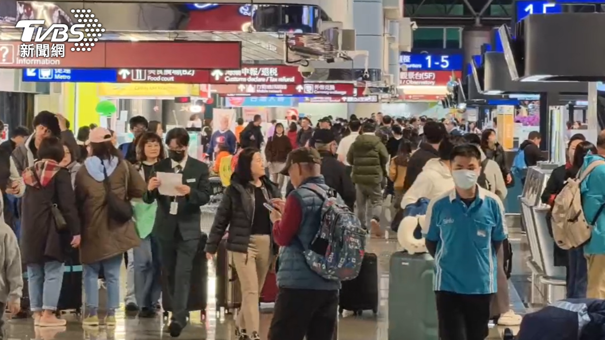 寒假首日!桃機多家航空「劃位系統異常」行李托運大卡關
