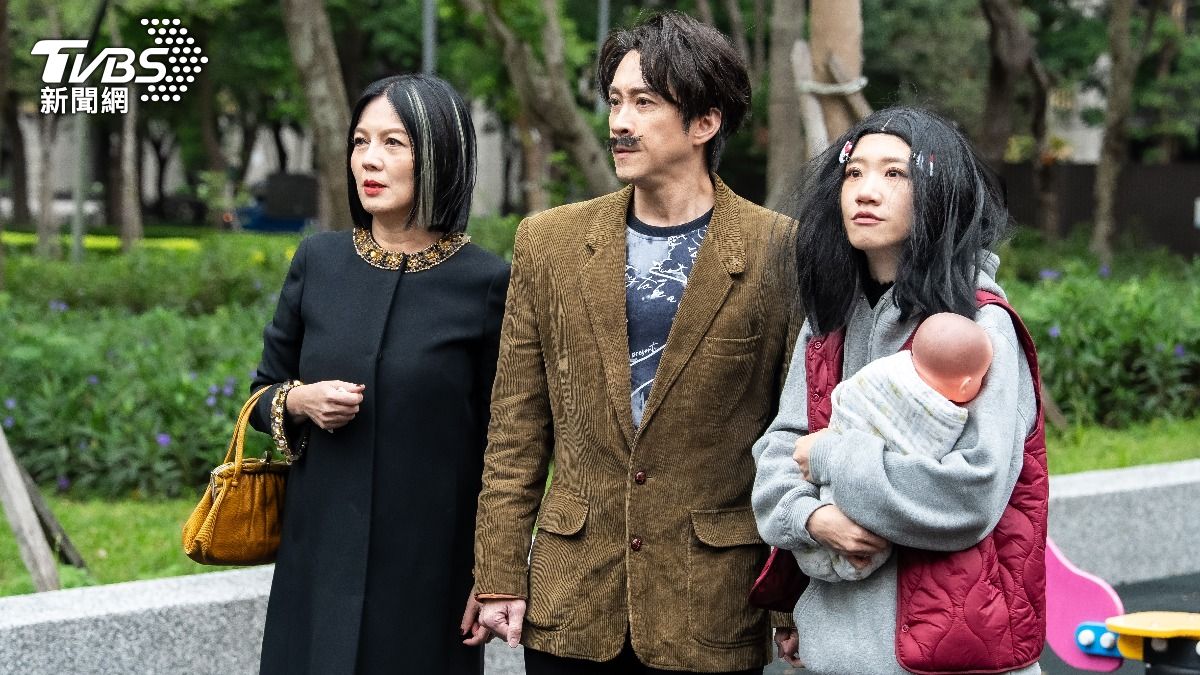 《明星製作公司》苗可麗(左起)、陳漢典與Lulu拍攝短劇。(圖/TVBS)