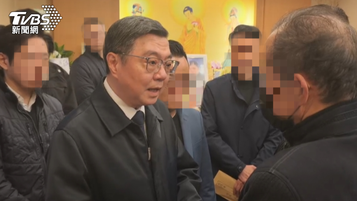 行政院長卓榮泰到場致意，家屬情緒悲慟。（圖／TVBS）