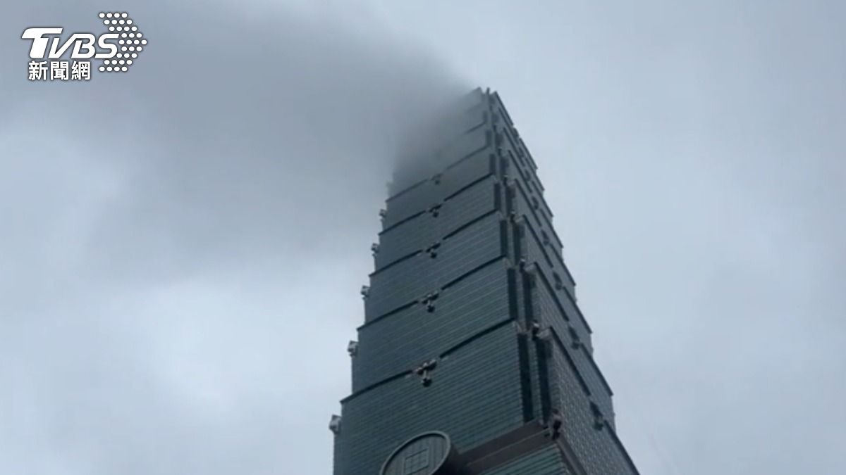 攀岩教練認為下雨爬台北101非常危險，因為摩擦力減少很多。（圖／TVBS）