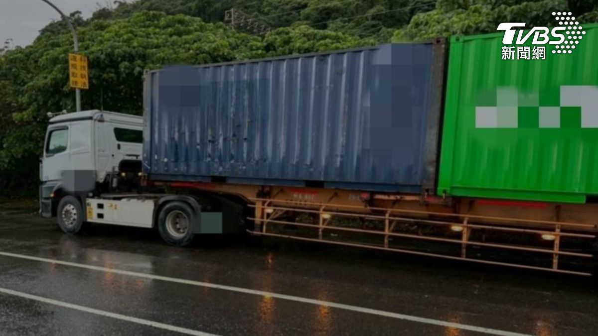 遭撞老婦人腳指頭骨折,駕駛「肇事逃逸、超載」,逃不了。(圖/TVBS)