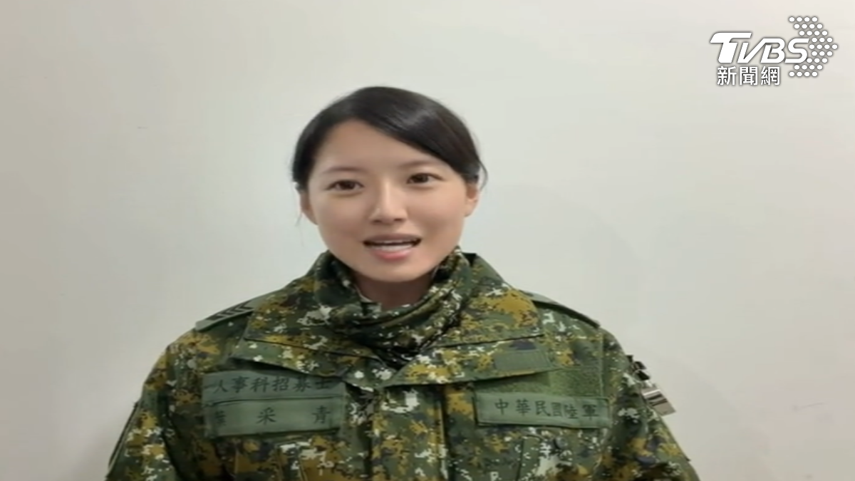 陸軍招募士葉采青(圖)外型亮眼,自請調往東引服役,成為社群焦點。(圖/TVBS)