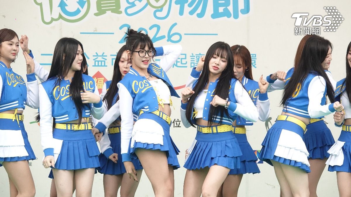 宇宙啦啦隊賣力熱舞。(圖/張哲鳴攝)