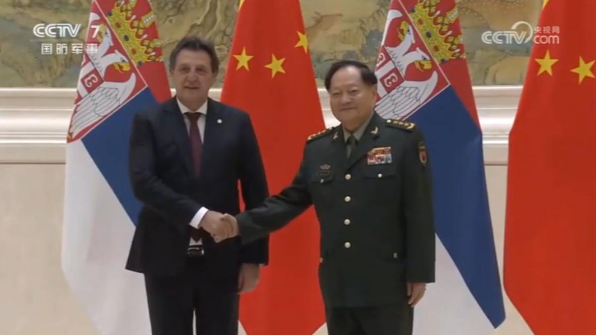 中共國防部證實,軍委副主席張又俠(圖右)與參謀長劉振立遭立案調查。(圖/央視資料畫面)