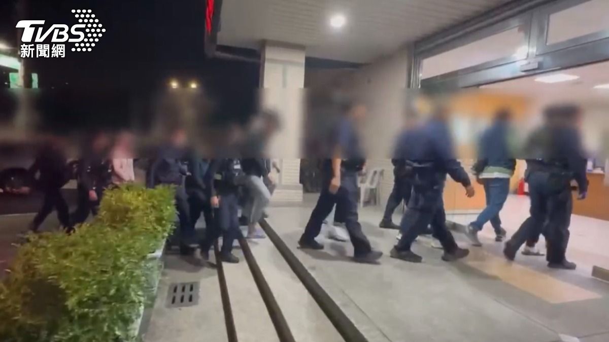 全案訊後將依妨害秩序、妨害自由、毀損及傷害等罪嫌，移送台灣高雄地方檢察署偵辦。（圖／TVBS）
