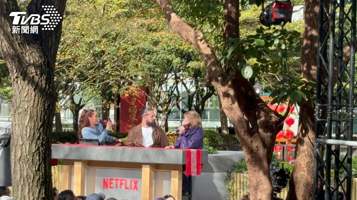 WWE摔角巨星Seth rollins（中），5屆美國國家運動攀岩冠軍的Emily Harrington（右）。（圖／張森皓攝）
