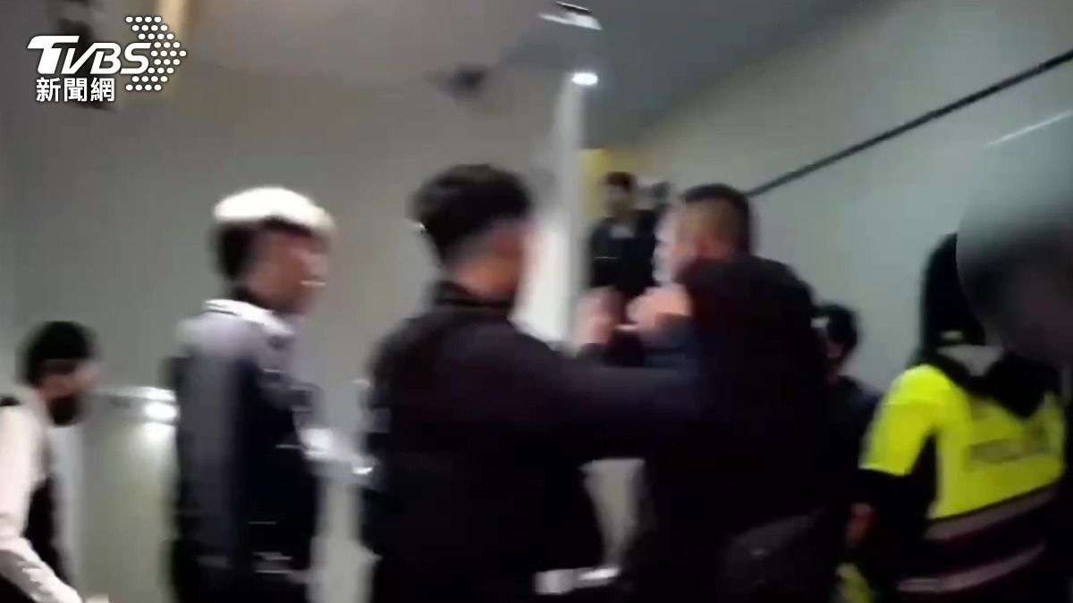 北市文山區KTV仇家狹路相逢 7男酒後衝突拉扯警方急介入