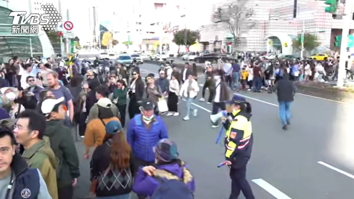 101周邊一度出現人車爭道的情形。(圖/TVBS)