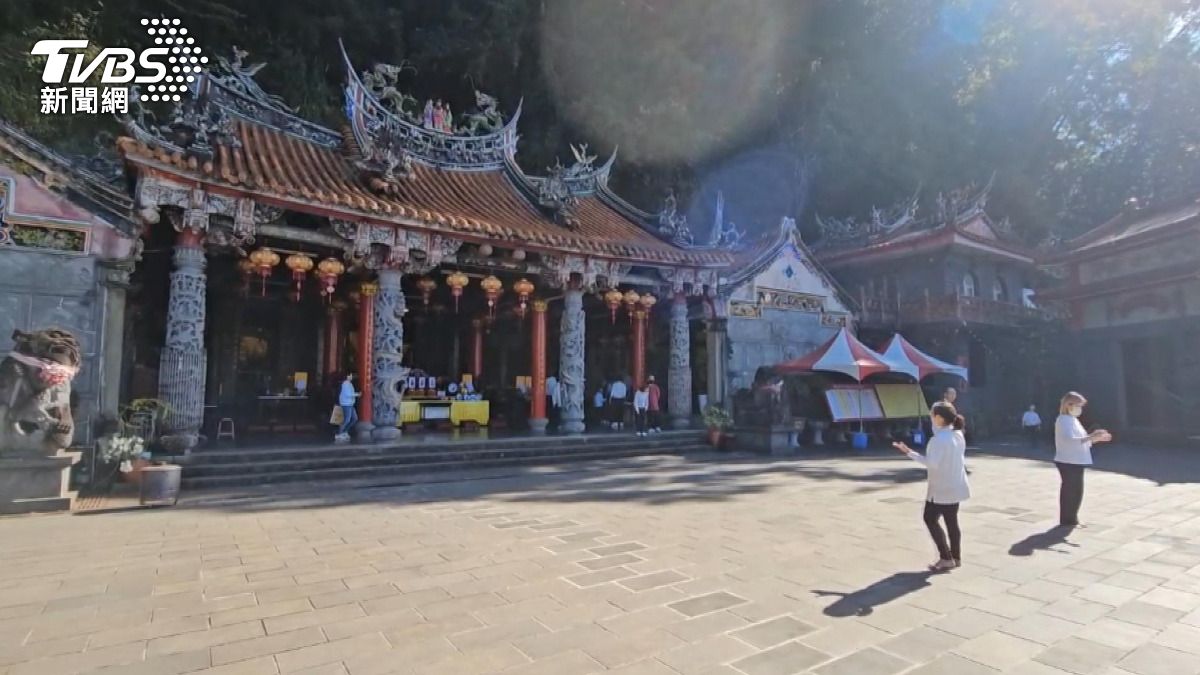 苗栗南庄鄉「獅頭山勸化堂」媽祖殿驚現奇景!。(圖/TVBS)