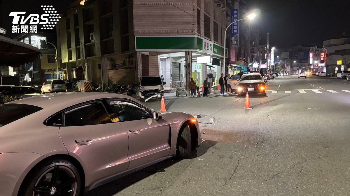 傳出真正車主背景雄厚,因此這輛車除了常在新營地區違規停車,更經常橫衝直撞,甚至危險駕駛闖紅燈。(圖/TVBS)