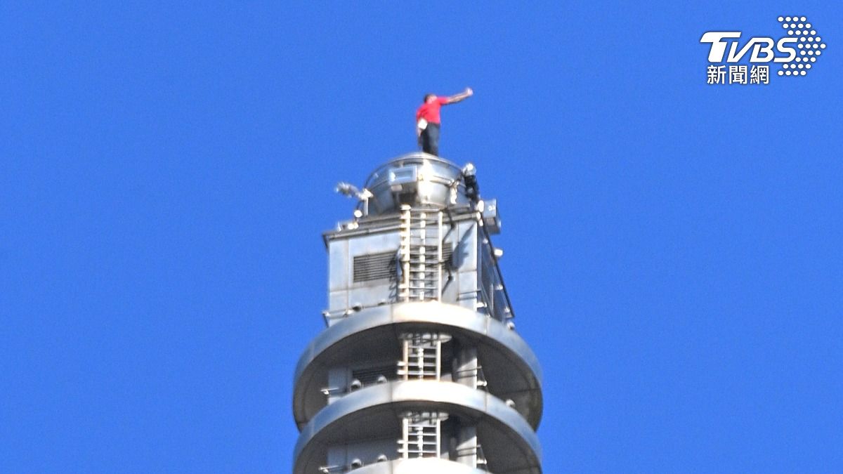 霍諾德登頂後開心自拍。（圖／胡瑞麟攝）