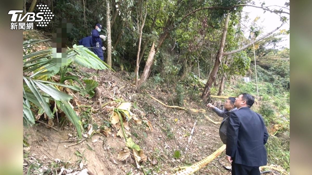 坐月子抱母竟成永訣!二寶媽失蹤10年,白骨埋山坡被筍農發現。(圖/TVBS)