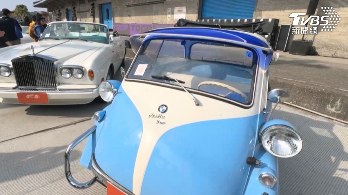 車展最受矚目的莫過於一輛德國泡泡車,這輛車最大的特色是採用「冰箱式開門」設計。(圖/TVBS)