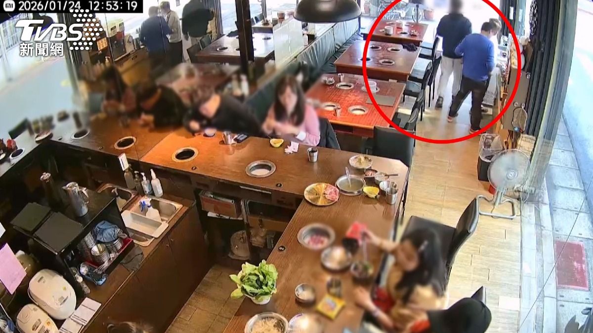 男子還詢問店員加點肉品需要多少錢,接著表示要去隔壁超商一趟。(圖/民眾提供)