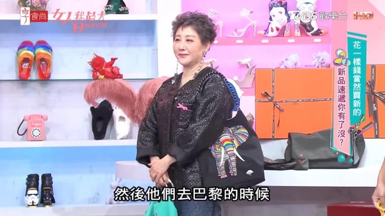 藍心湄分享可用防塵袋當防搶包。(圖/翻攝自女人我最大)