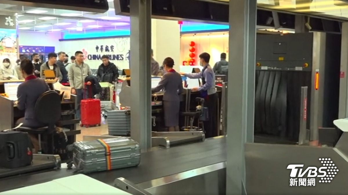 中華航空1/26宣布，調漲行李費用，超額多一件，最高來到30美金。（圖／TVBS）