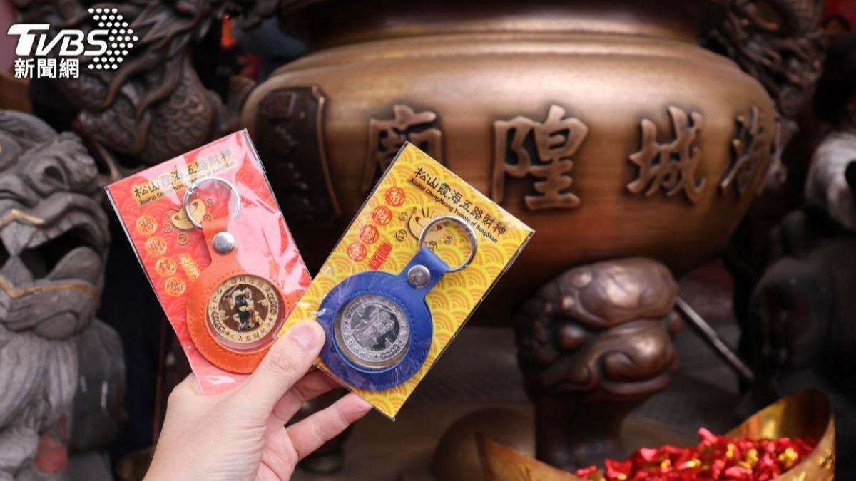 全台各大宮廟陸續舉辦迎新春活動，其中最受民眾關注的莫過於「錢母」發放儀式。（圖／潘建樺攝）