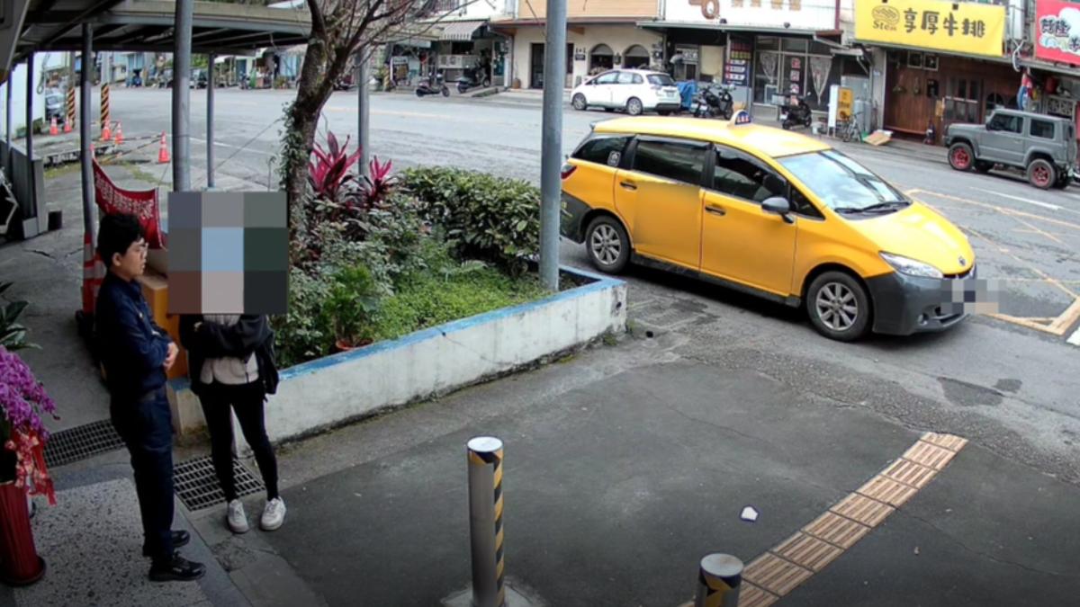 男子搭計程車不付錢，女運將直接開車到派出所報案。（圖／TVBS）