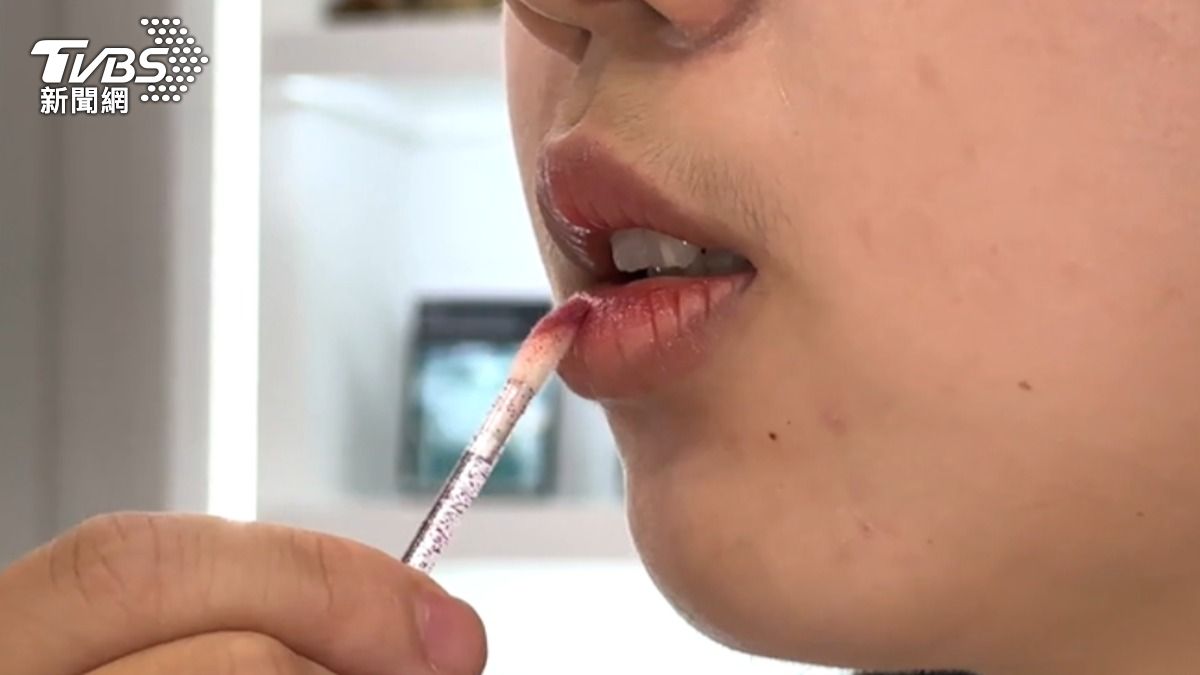 化妝的年齡層明顯下降。（圖／TVBS）