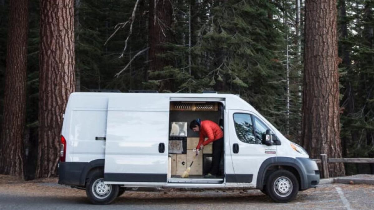 因應更大的載運空間,Alex Honnold將愛車換成Dodge Ram ProMaster。(圖/翻攝自IG@alexhonnold)
