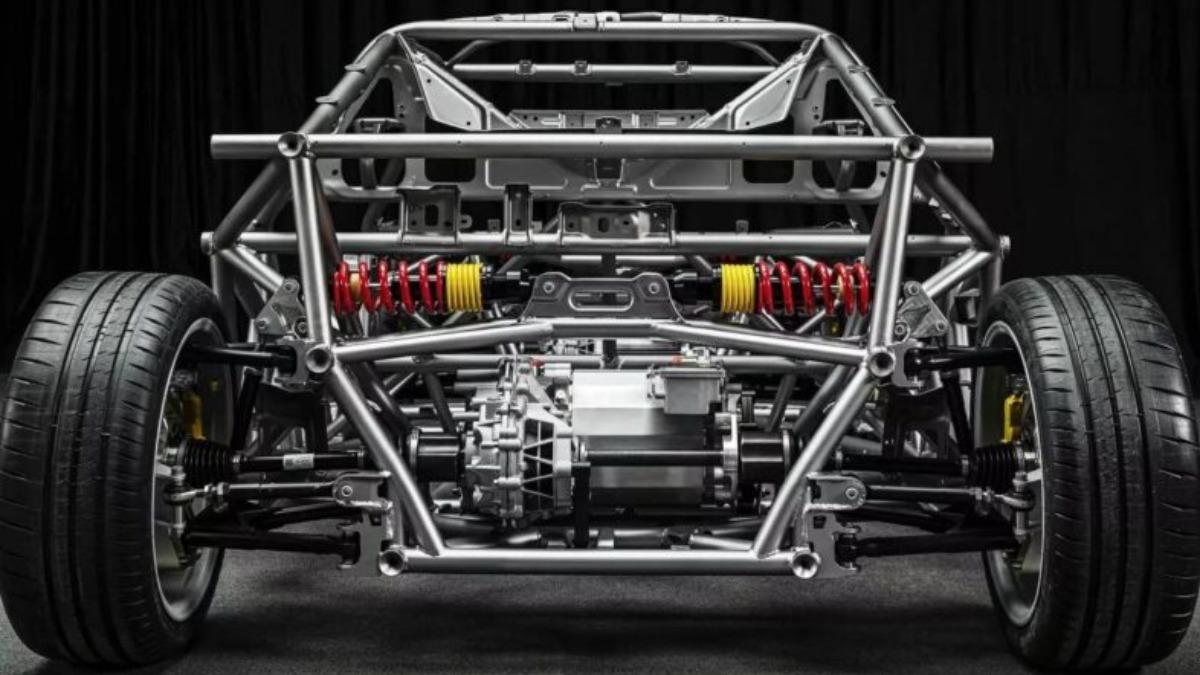 SC-01採用雙電動馬達四輪驅動,最大輸出429hp,原廠公布0到100km/h加速僅需2.9秒。(圖/JMEV提供)
