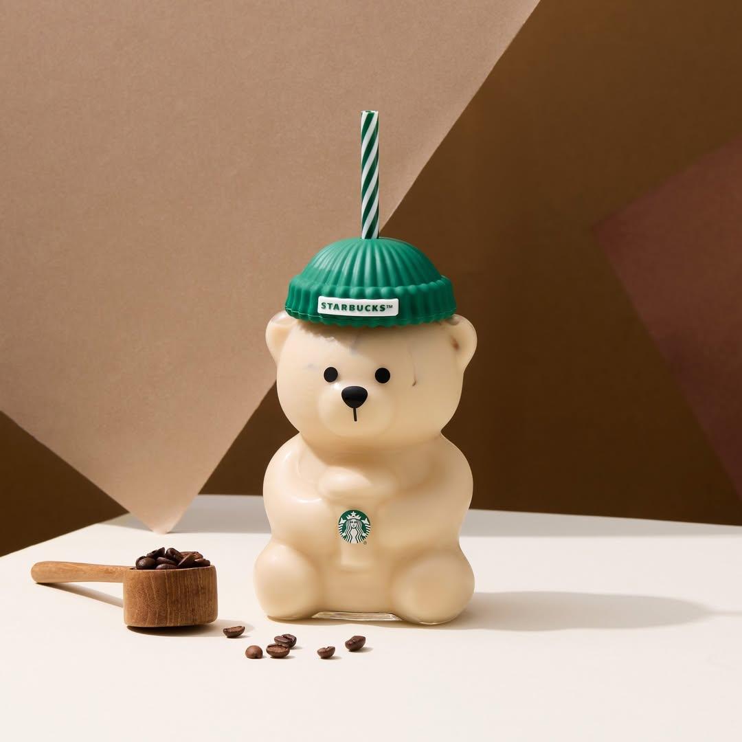 星巴克小熊杯在國外掀起搶購潮。(圖/翻攝自@starbuckstw ig)