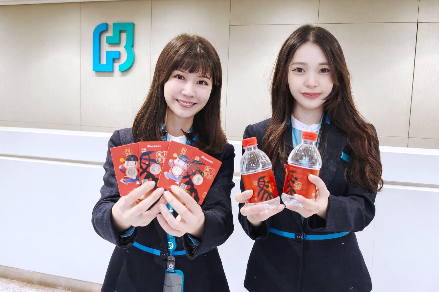 台北富邦銀行今年加碼準備十萬瓶發財水和八萬份發財金免費贈送全台客戶，祝福大家新年「馬」上好運、財源奔騰。（圖／翻攝自富邦銀行）