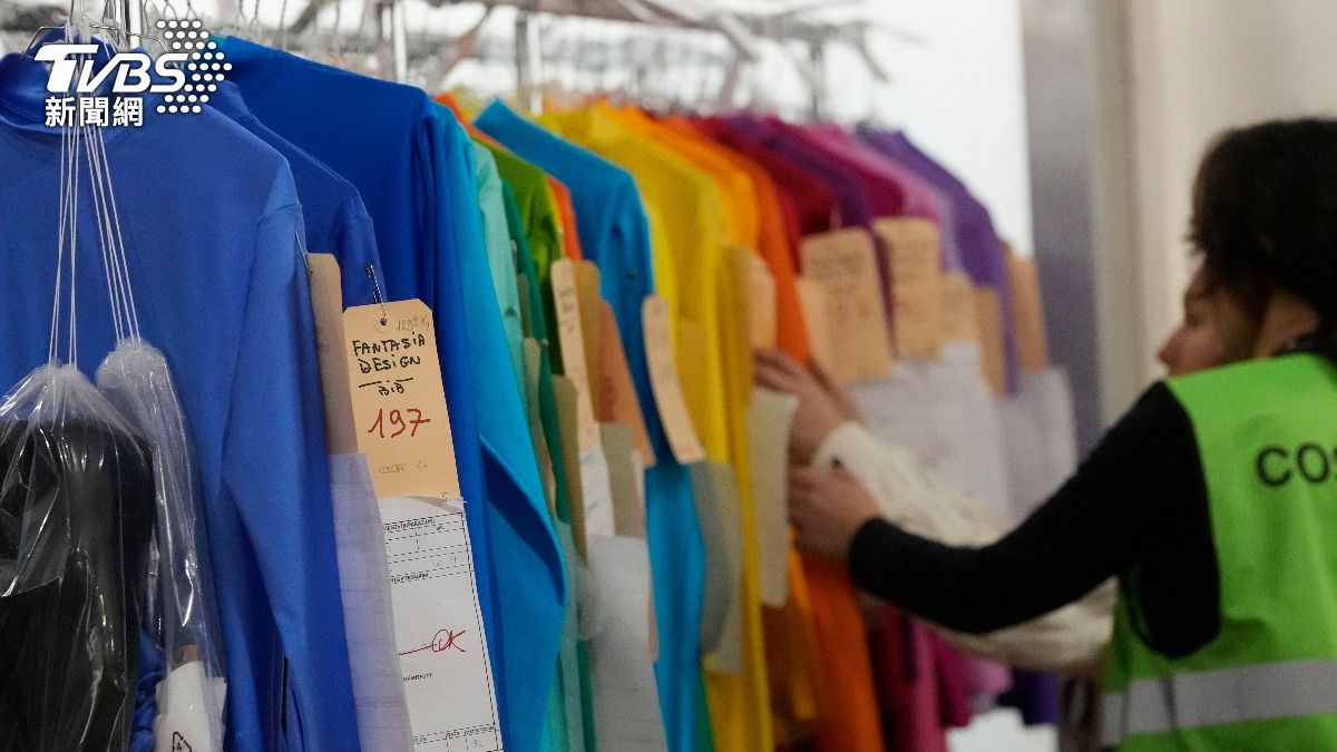 日本服飾品牌設立「二手衣專區」,回收顧客舊衣再販。(示意圖,與本文無關/達志影像美聯社)