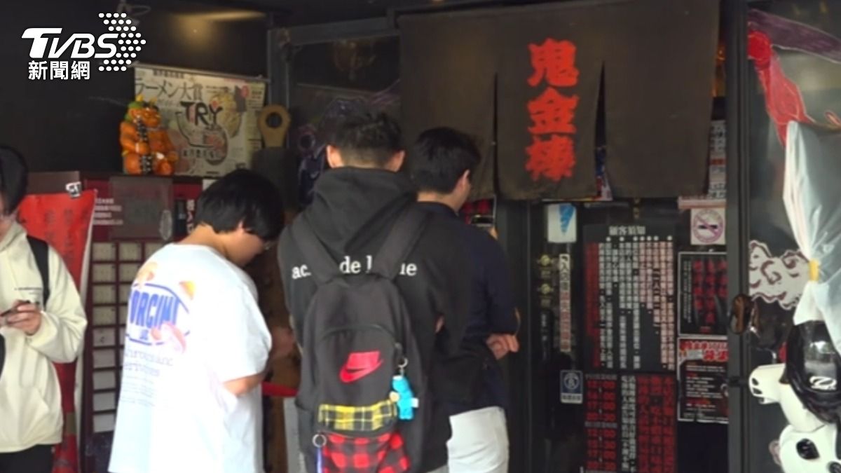 中山區人氣王拉麵店的鬼金棒,老闆控訴遭到員工偷走50萬元。(圖/TVBS)