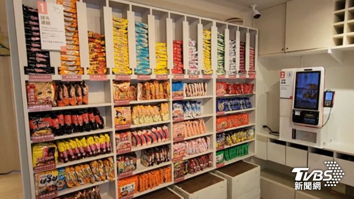 點餐售票機淪金庫，業者建議加裝電眼，勤巡店防賊。（圖／TVBS）