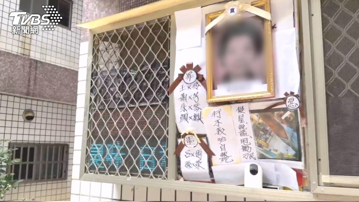 「遺照對著你」住戶嚇到錄影！當事人控管委會「垃圾車放我家旁」。(圖／TVBS)