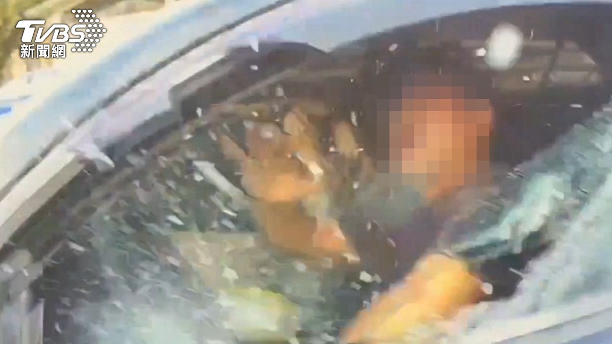 林姓通緝犯向警方謊報身分,二次被攔車後,員警破窗逮人。(圖/TVBS)